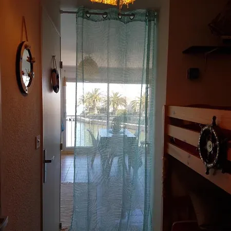 Apartment Bord De Et Pieds Dans L'eau