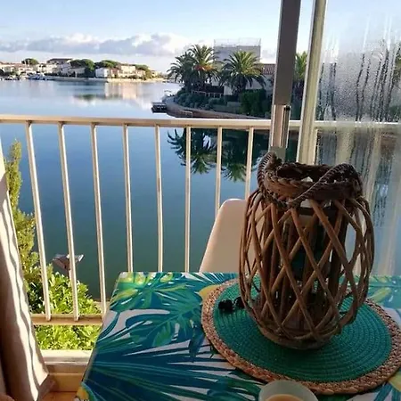 アパート Bord De Et Pieds Dans L'eau *